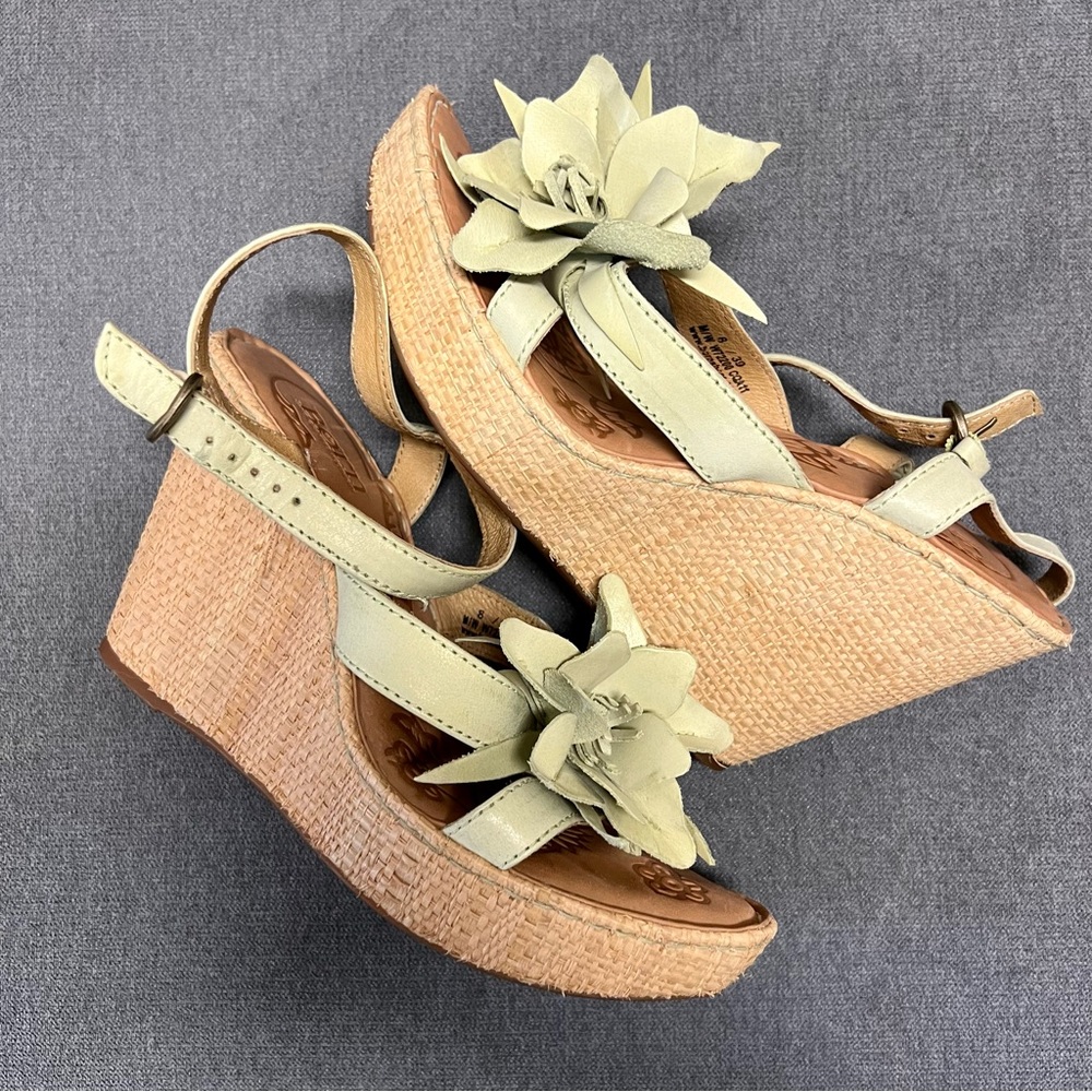 Born Flower Wedge Sandal Size 8